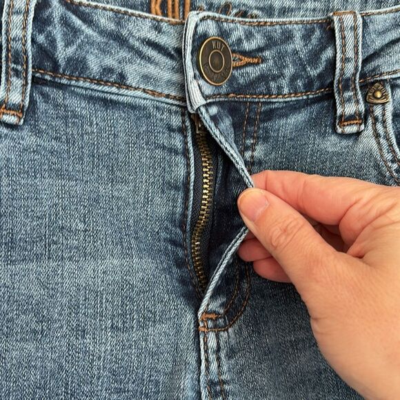 Kut from the kloth women’s Asher straight rolled cropped jeans size 8 blue EUC - Picture 6 of 12